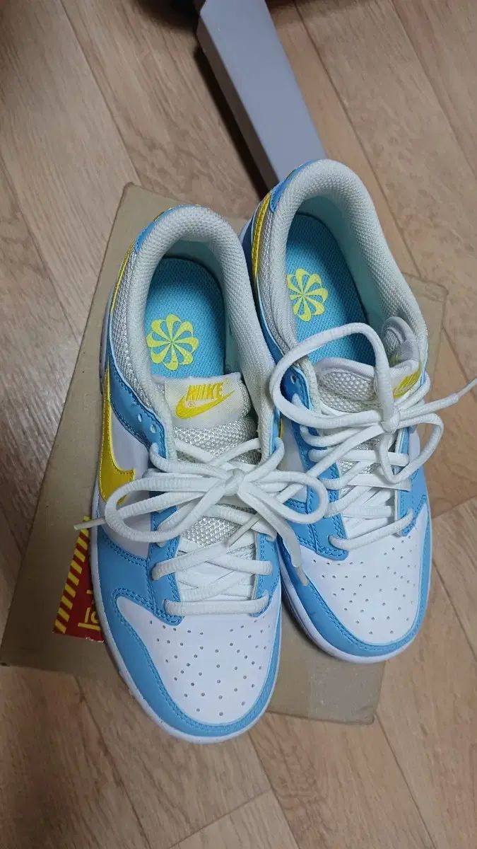 ナイキ ダンク ロー アクア イェロー スニーカー 235 mm