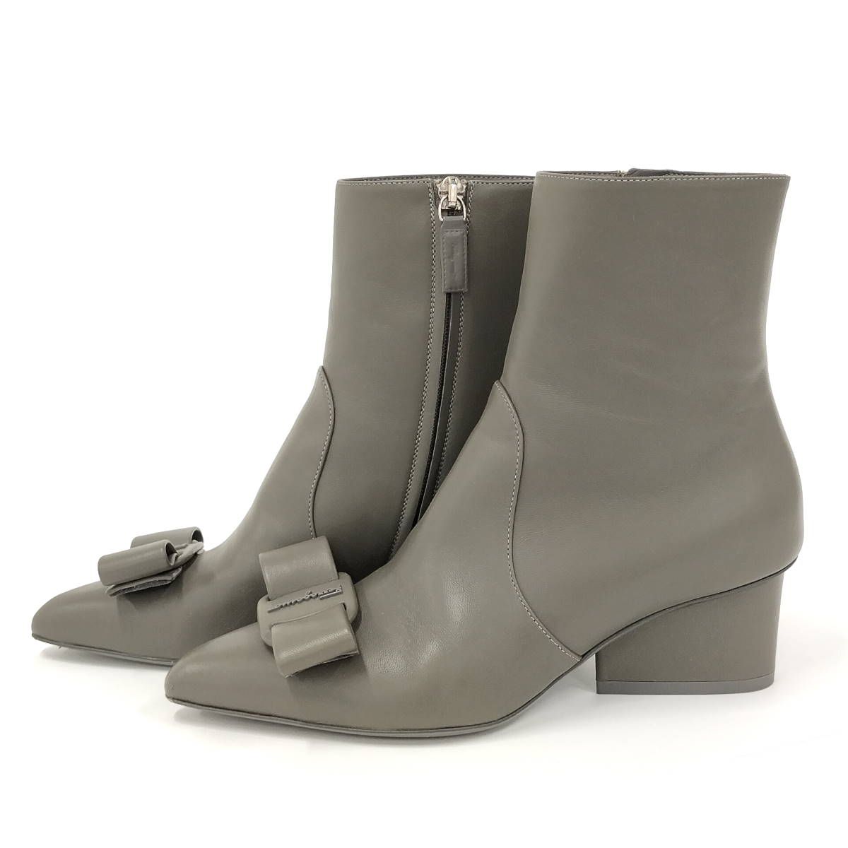 Salvatore Ferragamo ショートブーツ ヴァラリボン レザー グレー 表記サイズ5