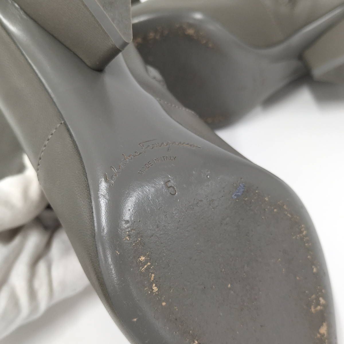 ヴァラリボン レザー