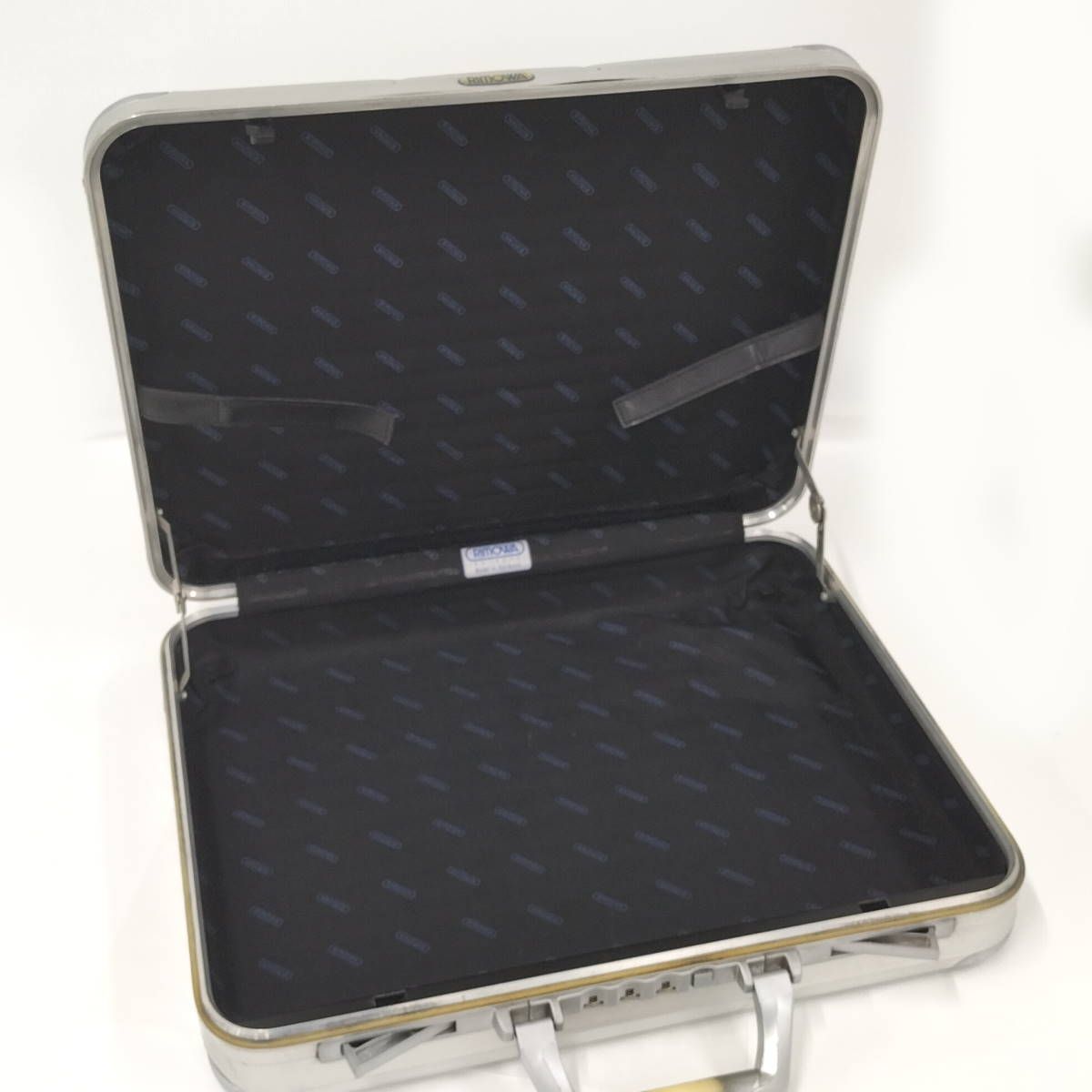 RIMOWA アタッシュケース トパーズ アルミ シルバー 12L - メルカリ