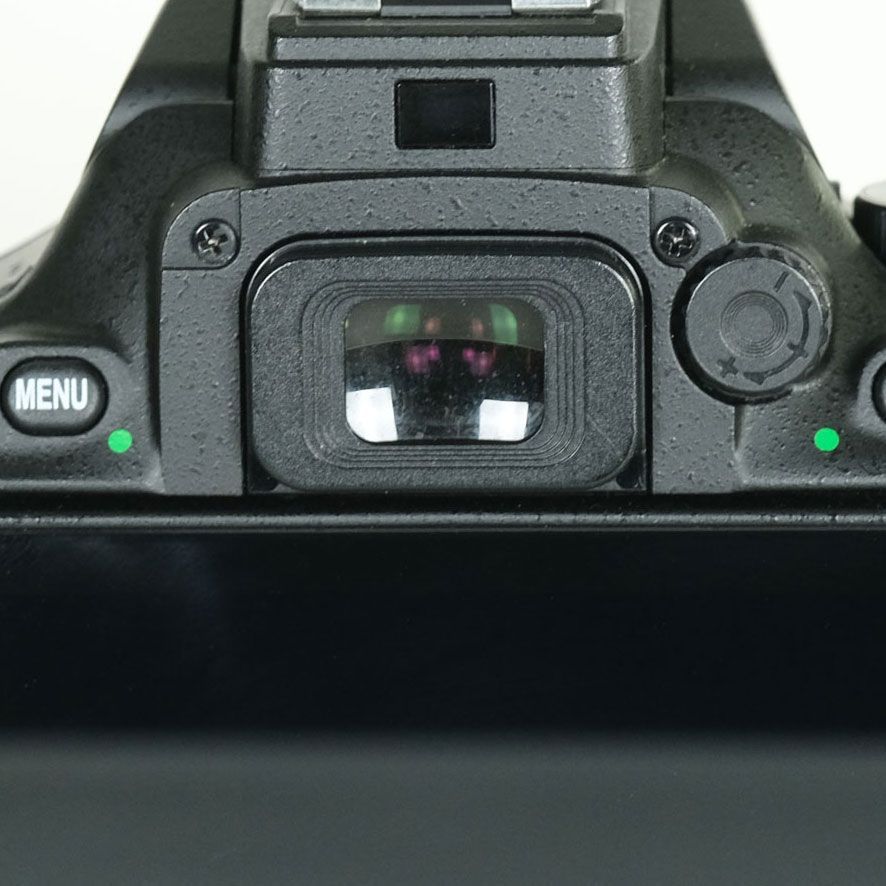 美品 | シャッター数8,210回｜バッテリー2個付] Nikon D5600 [ボディ