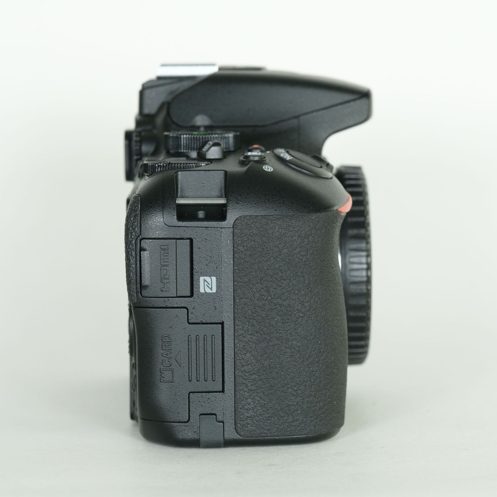 美品 | シャッター数8,210回｜バッテリー2個付] Nikon D5600 [ボディ