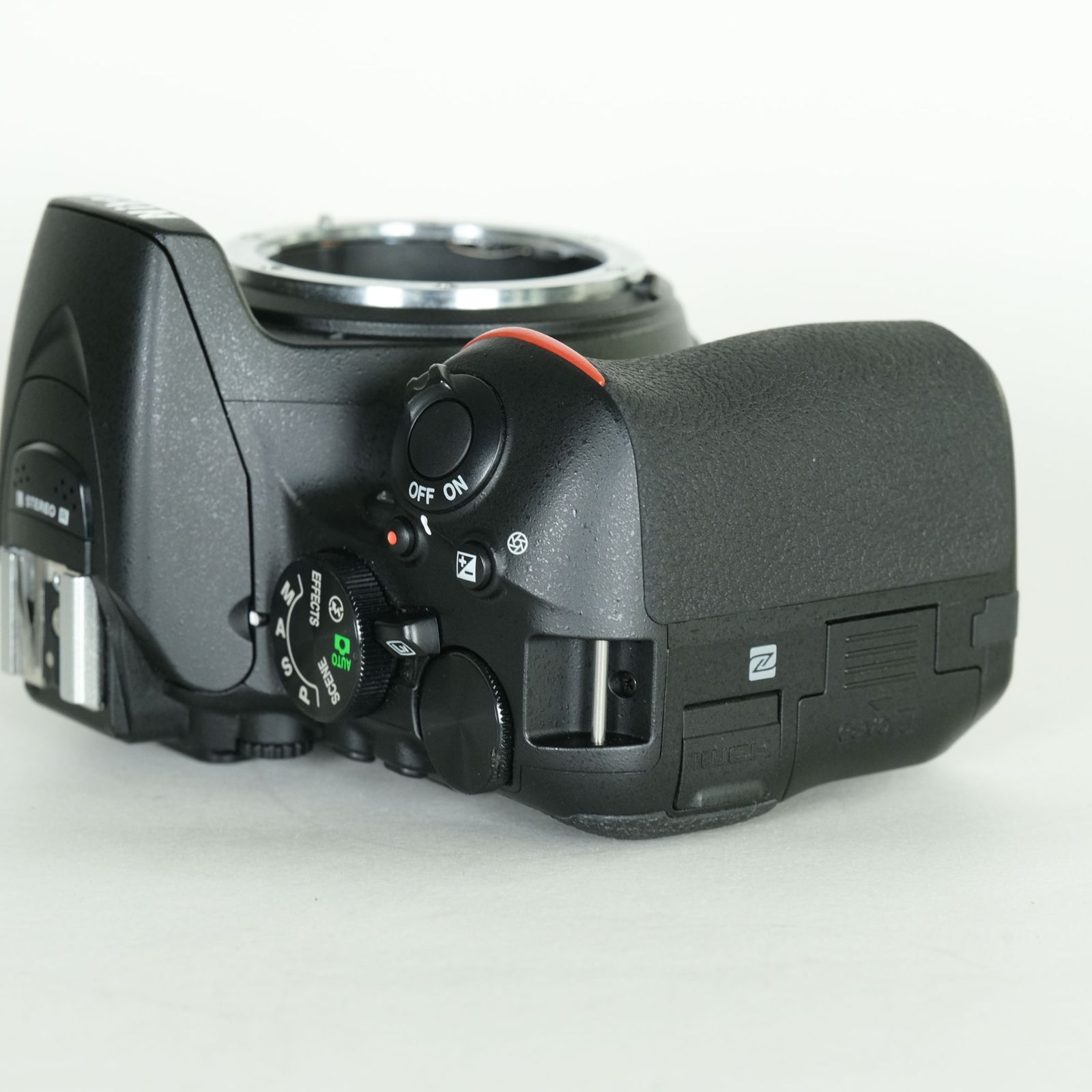 美品 | シャッター数8,210回｜バッテリー2個付] Nikon D5600 [ボディ