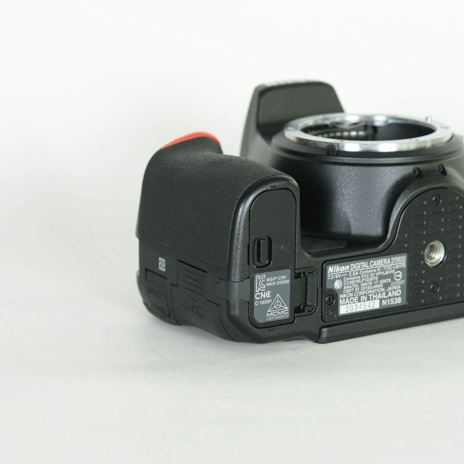 美品 | シャッター数8,210回｜バッテリー2個付] Nikon D5600 [ボディ