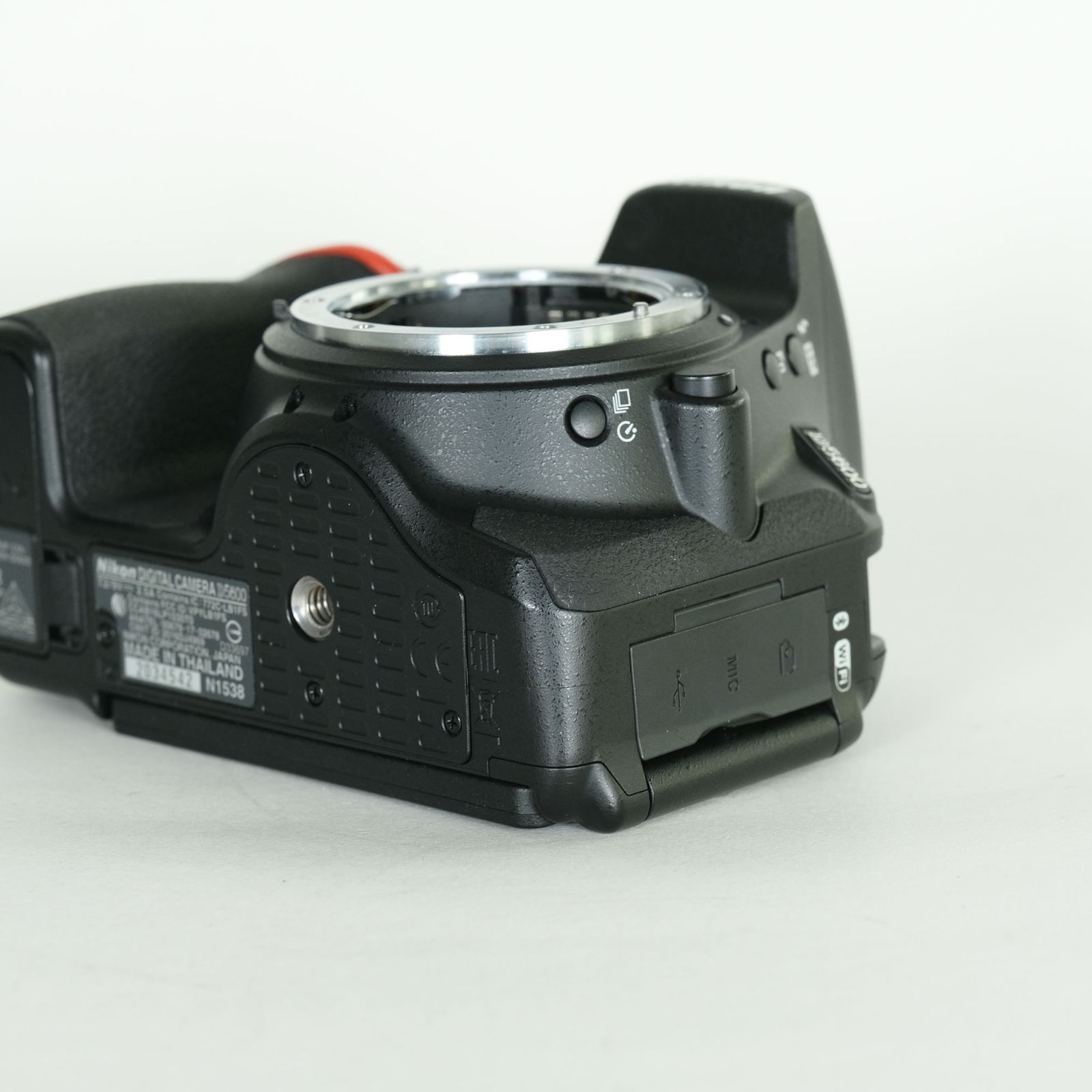 美品 | シャッター数8,210回｜バッテリー2個付] Nikon D5600 [ボディ