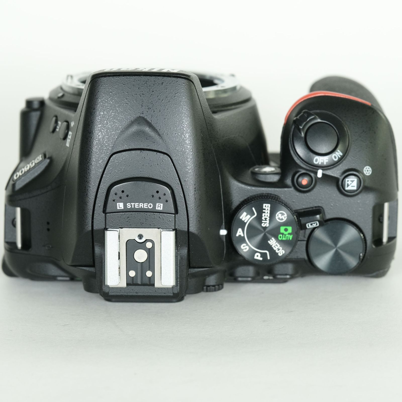 美品 | シャッター数8,210回｜バッテリー2個付] Nikon D5600 [ボディ