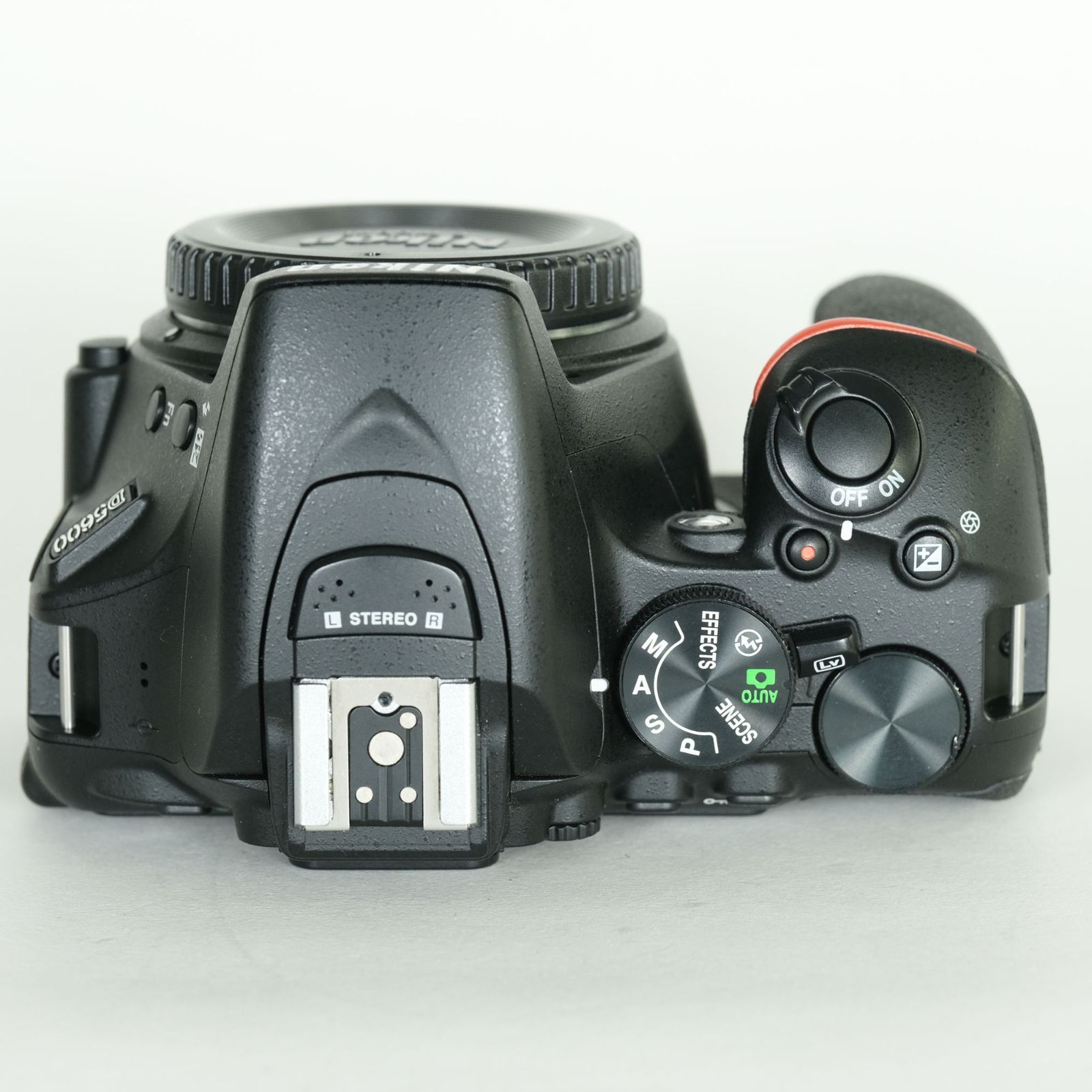 美品 | シャッター数8,210回｜バッテリー2個付] Nikon D5600 [ボディ