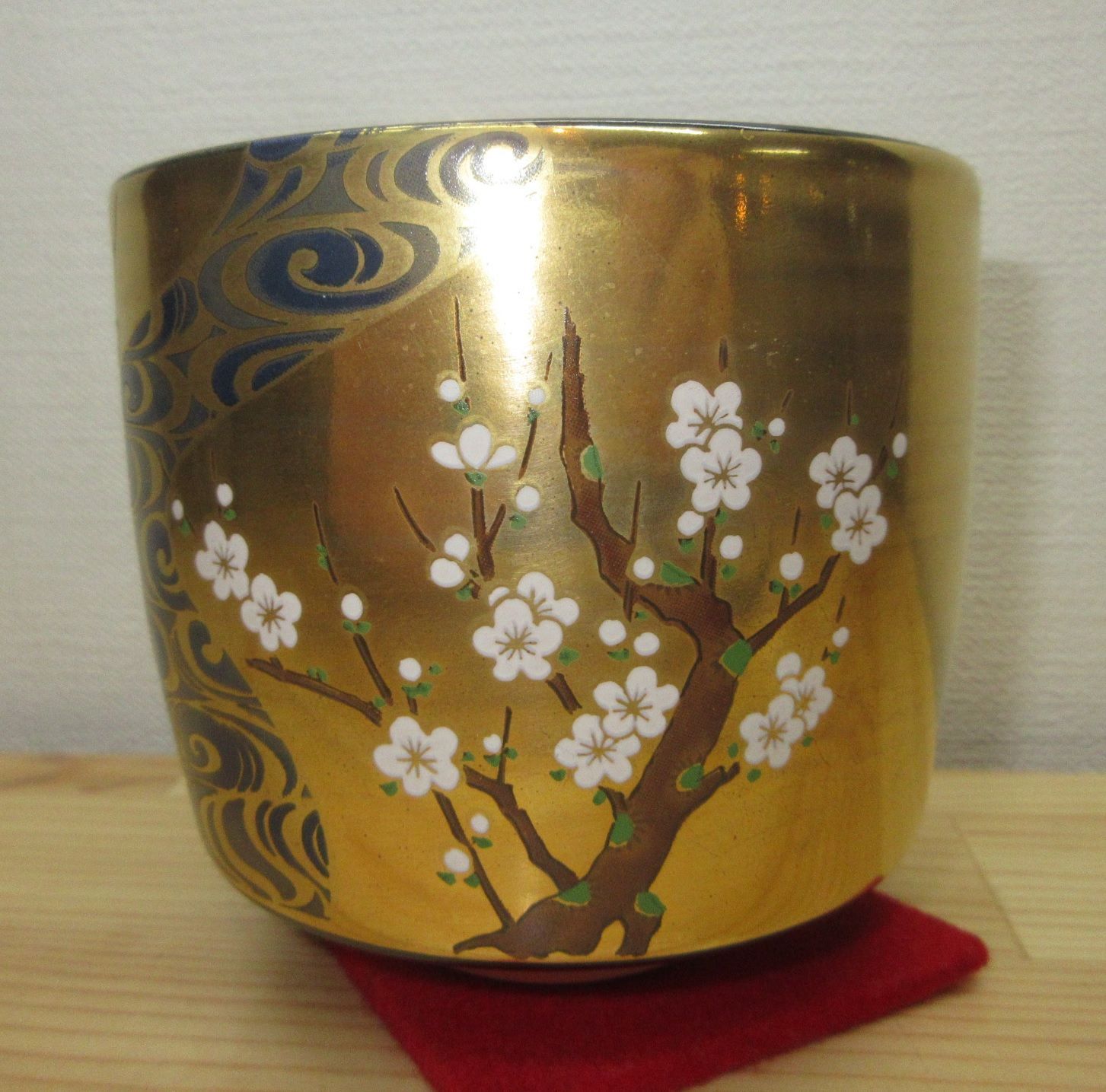 送料込【逢絢亭・新品】茶道具 筒茶碗 美濃焼 光琳写 紅白梅 宮地英香 紙箱入り 逢絢亭・新品】茶道具 筒茶碗 美濃焼 光琳写 紅白梅の絵 宮地英香 紙箱