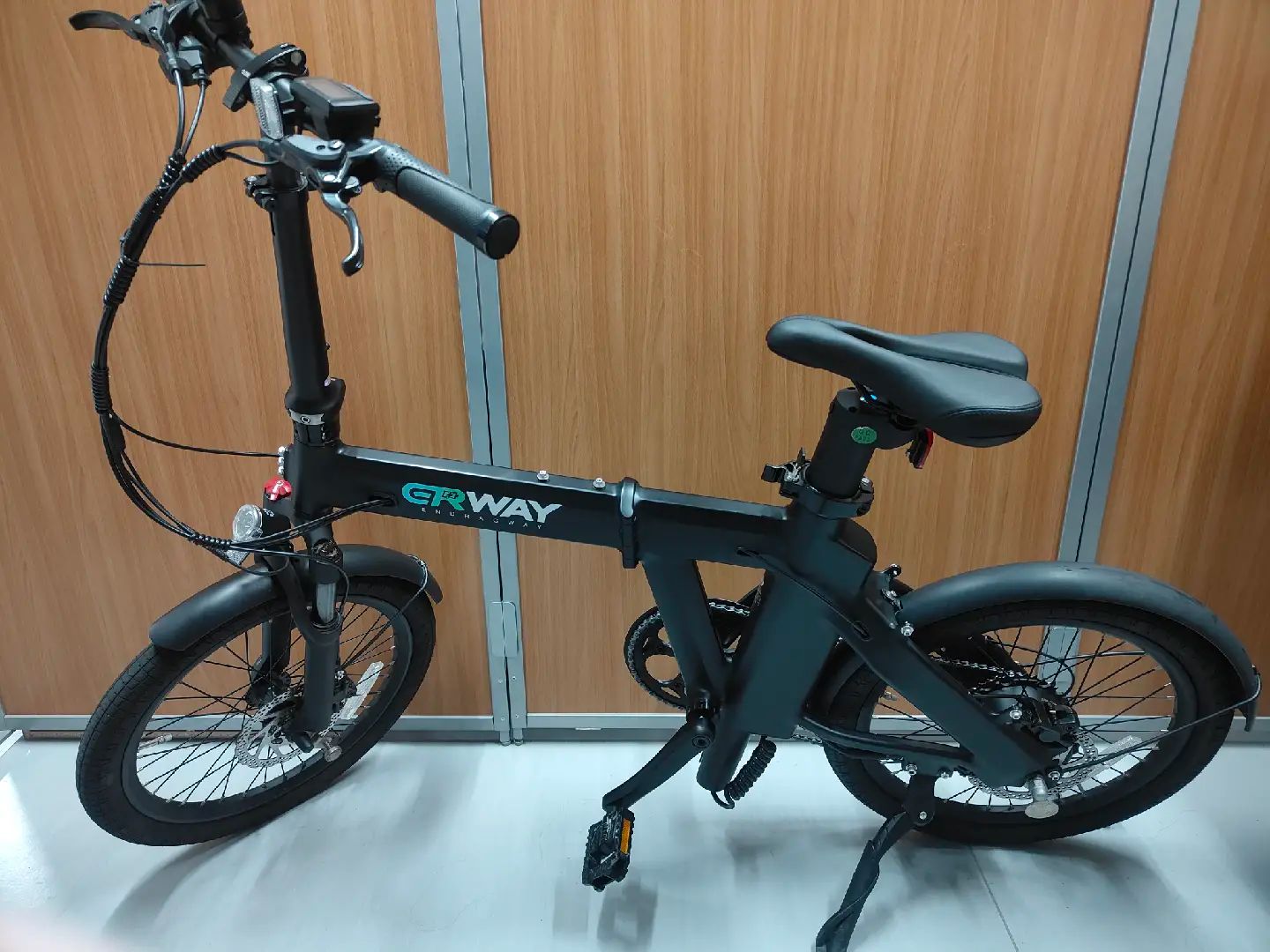 過去最大割引 BLACK FRIDAY 開催中! 電動アシスト自転車 ERWAY A 02 ブラック