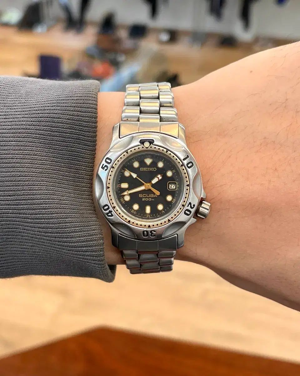 80年代 SEIKO セイコー ダイバー 時計 ニットワンピ フィット感