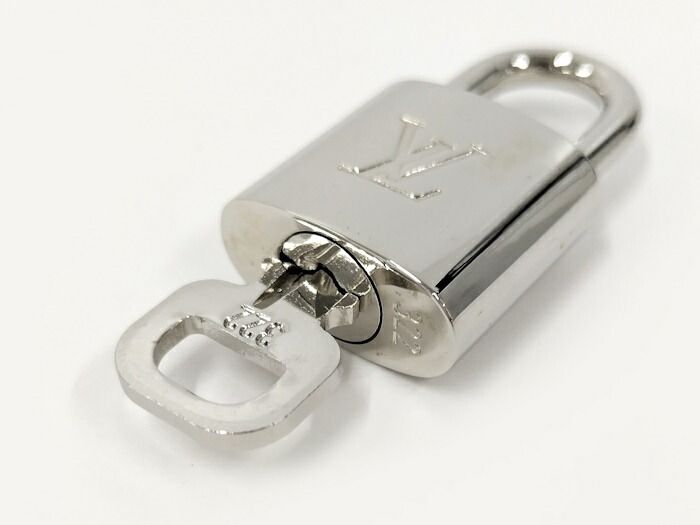 LOUIS VUITTON パドロック 南京錠 カギ シルバー R 10024 コート その他 