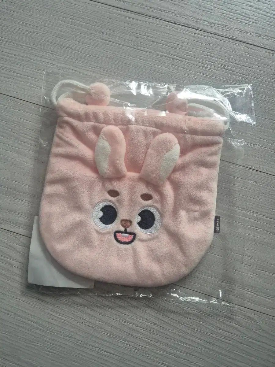 DAY 6 デイシックス フィル シャーリングポーチ