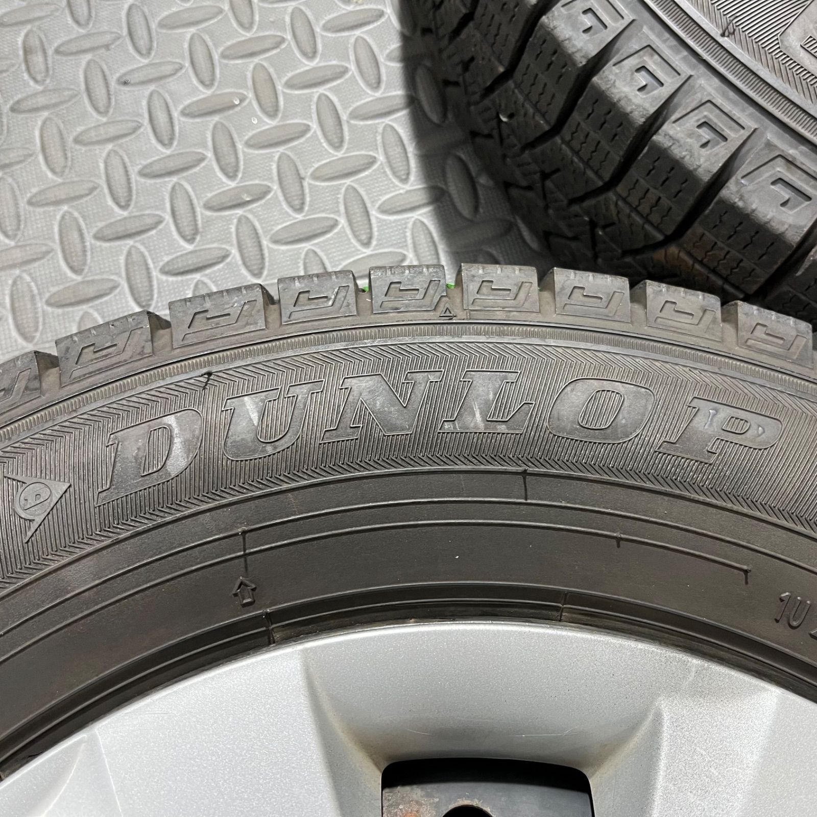 スタッドレスタイヤ 1247