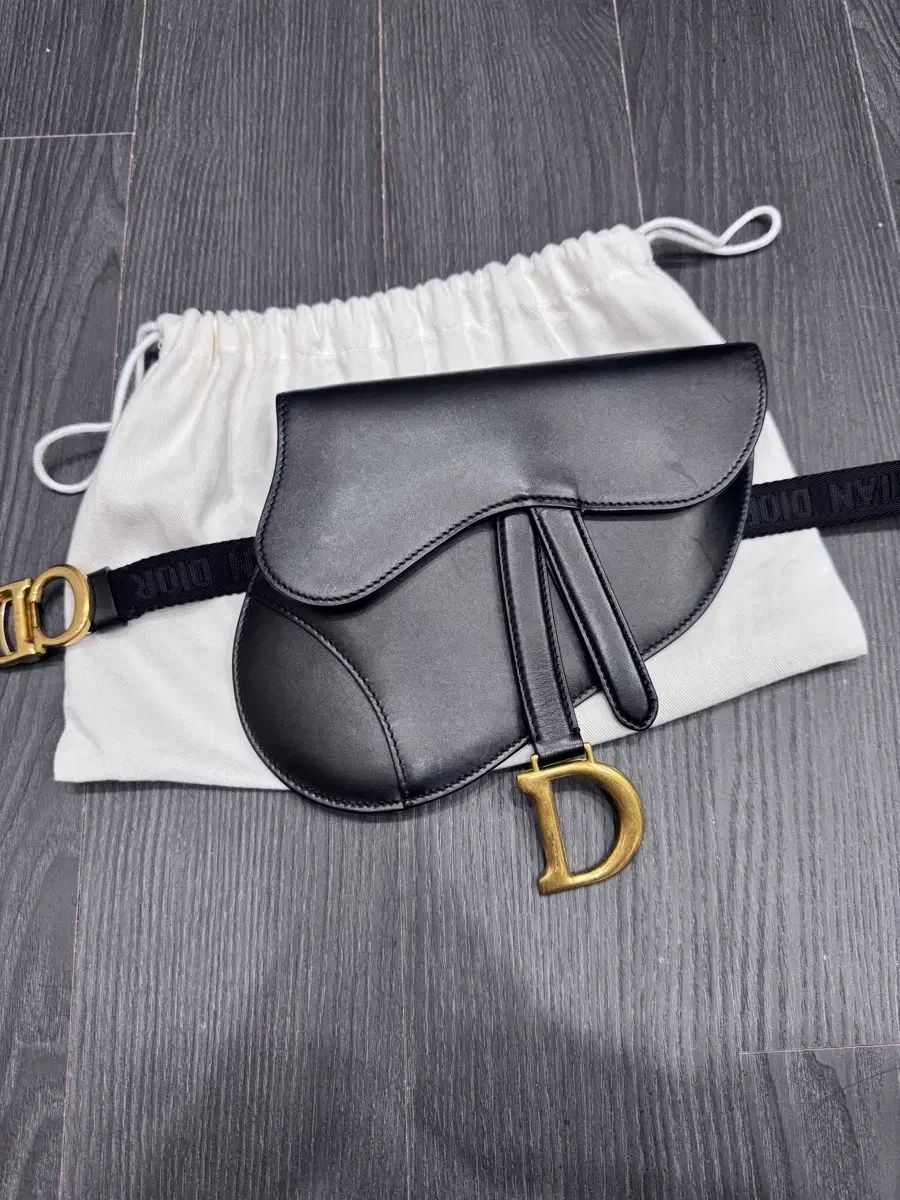 ディオール ブラック サドルバッグ