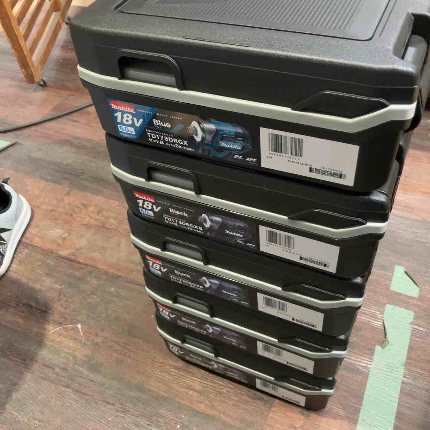 マキタ makita コードレスインパクトドライバー 5台セット 黒4台青1台