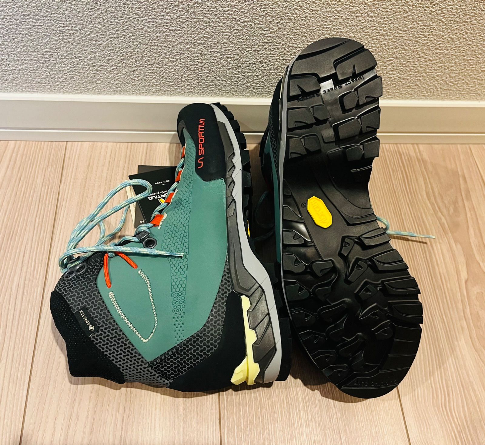 お値引き交渉大 EU 39.5 25.2 cm スポルティバ トランゴ テック レザー GTX ウーマン アプローチ 登山靴