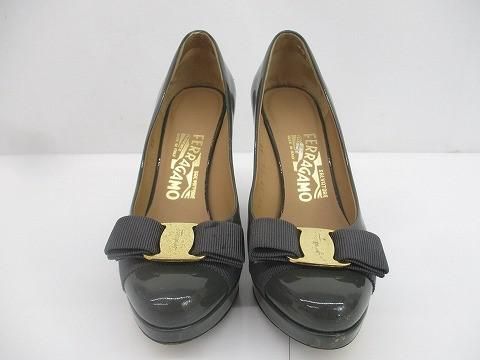 サルヴァトーレフェラガモ ヴァラ パンプス ウェッジソール エナメル 5 22 cm グレー レディース