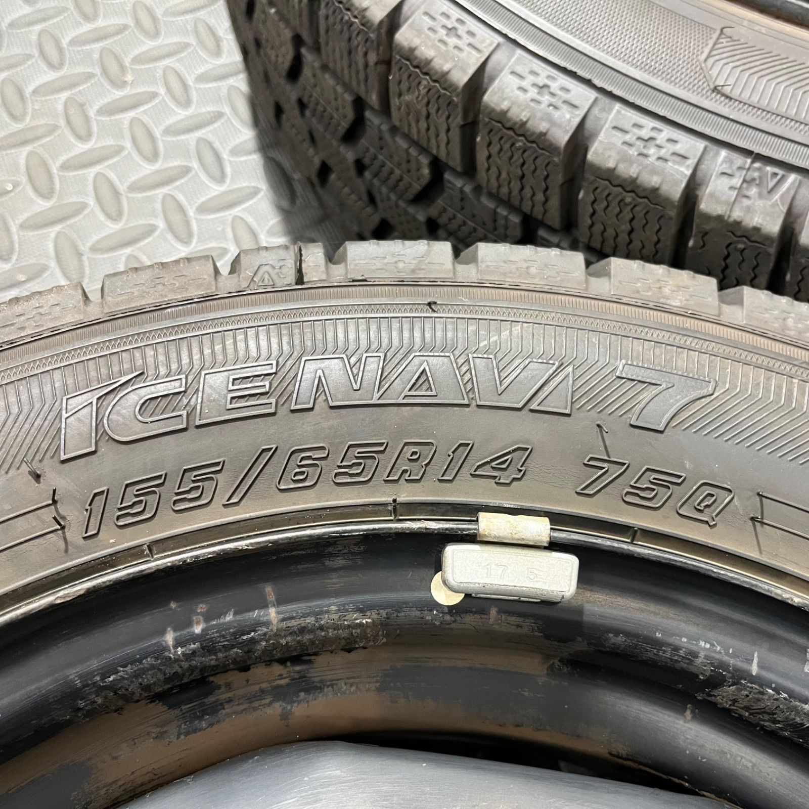 スタッドレスタイヤ