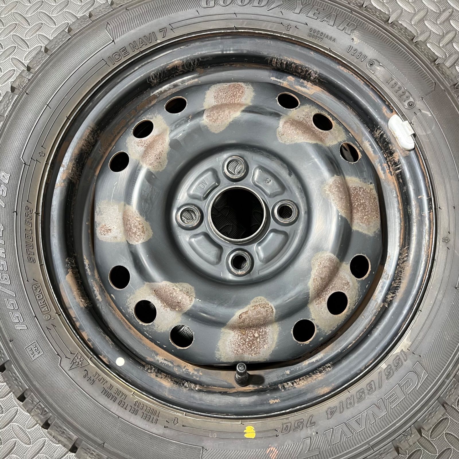 22年製 155 65 R 14 グッドイヤー アイスナビ7 ダイハツ ミラ ムーヴ タント スタッドレスタイヤ 1249 E