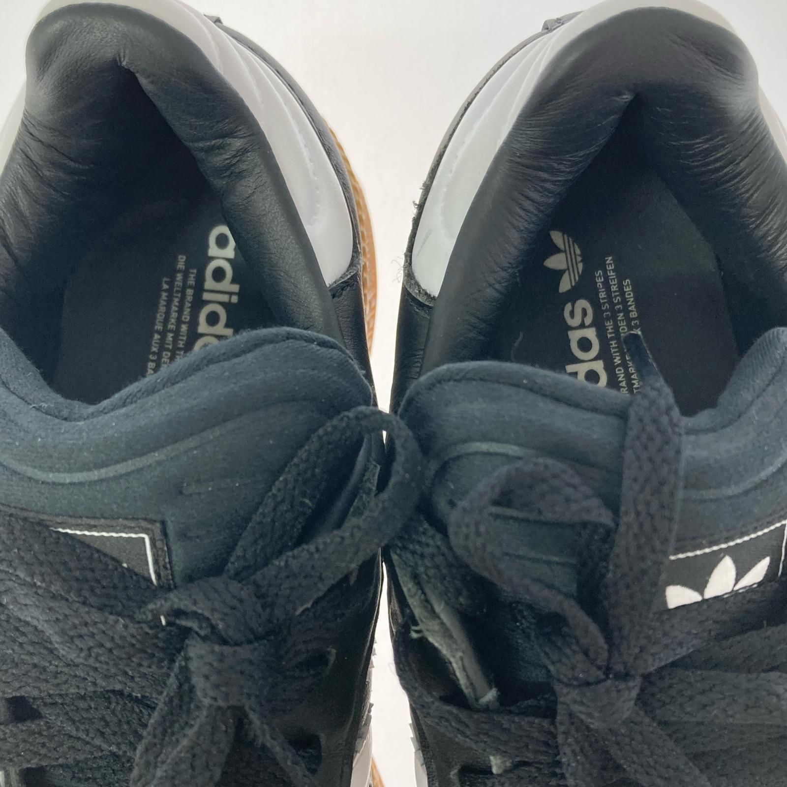 IE 1379スニーカー