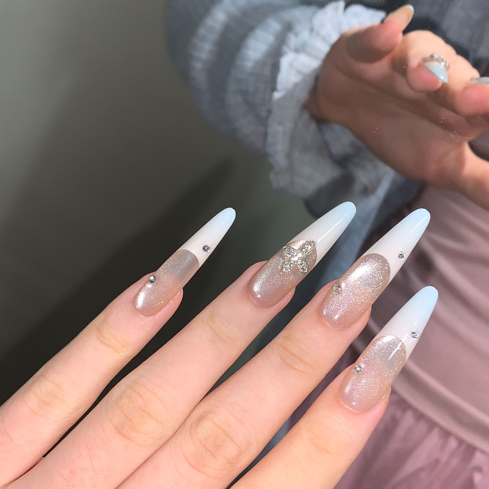 ネイルチップ ロングネイル フレンチネイル 十字架 グラデーション