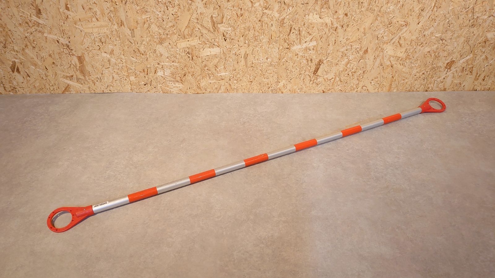 品 アルミレッドバー 硬質バーリング 2 M 4本セット コーンバー リングバー 反射材 駐車場 バリケード