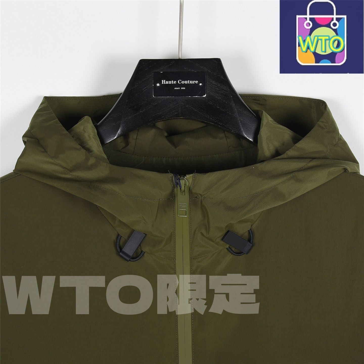 今日特価】Prada プラダ 胸元赤線ジッパーフード付きジャケット 軽量