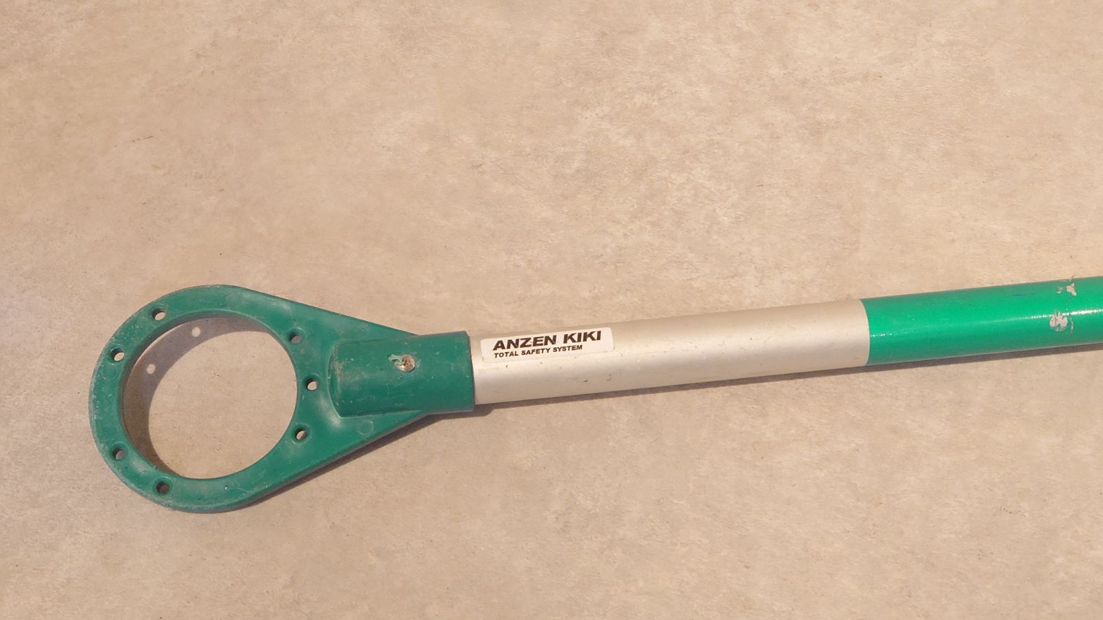  品 アルミグリーンバー 硬質バーリング 2 M 4本セット コーンバー リングバー 反射材 駐車場 バリケード カラーコーン カーポート ガレージ