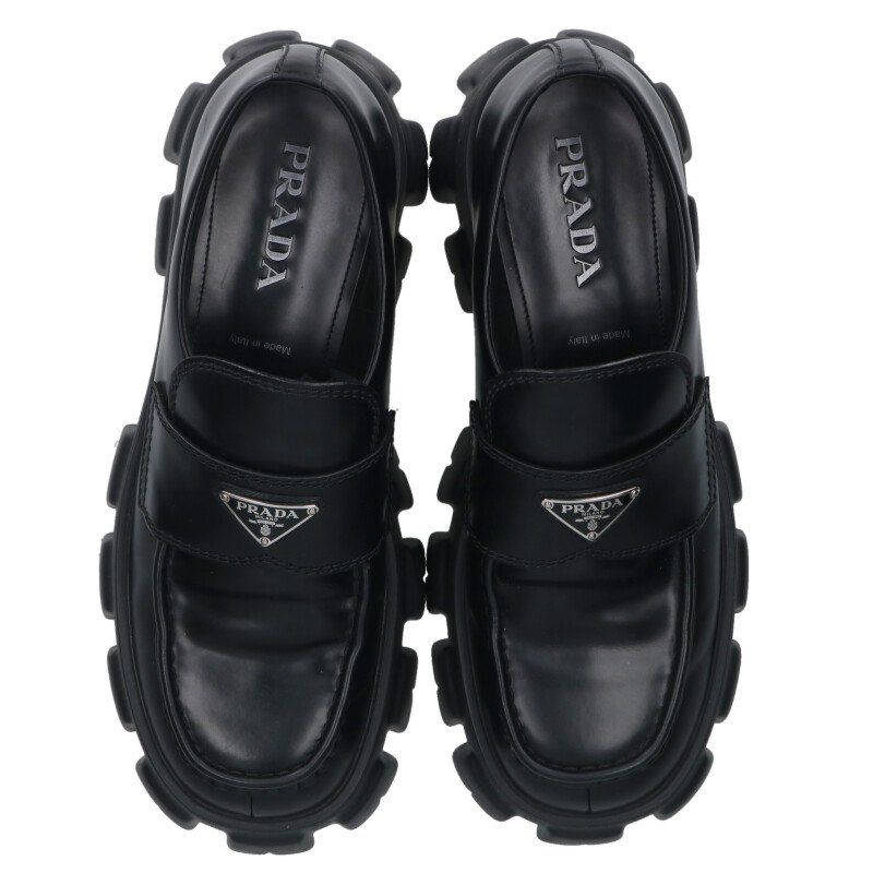 プラダ 2DE129 モノリス ブラッシュドレザーローファー メンズ 10