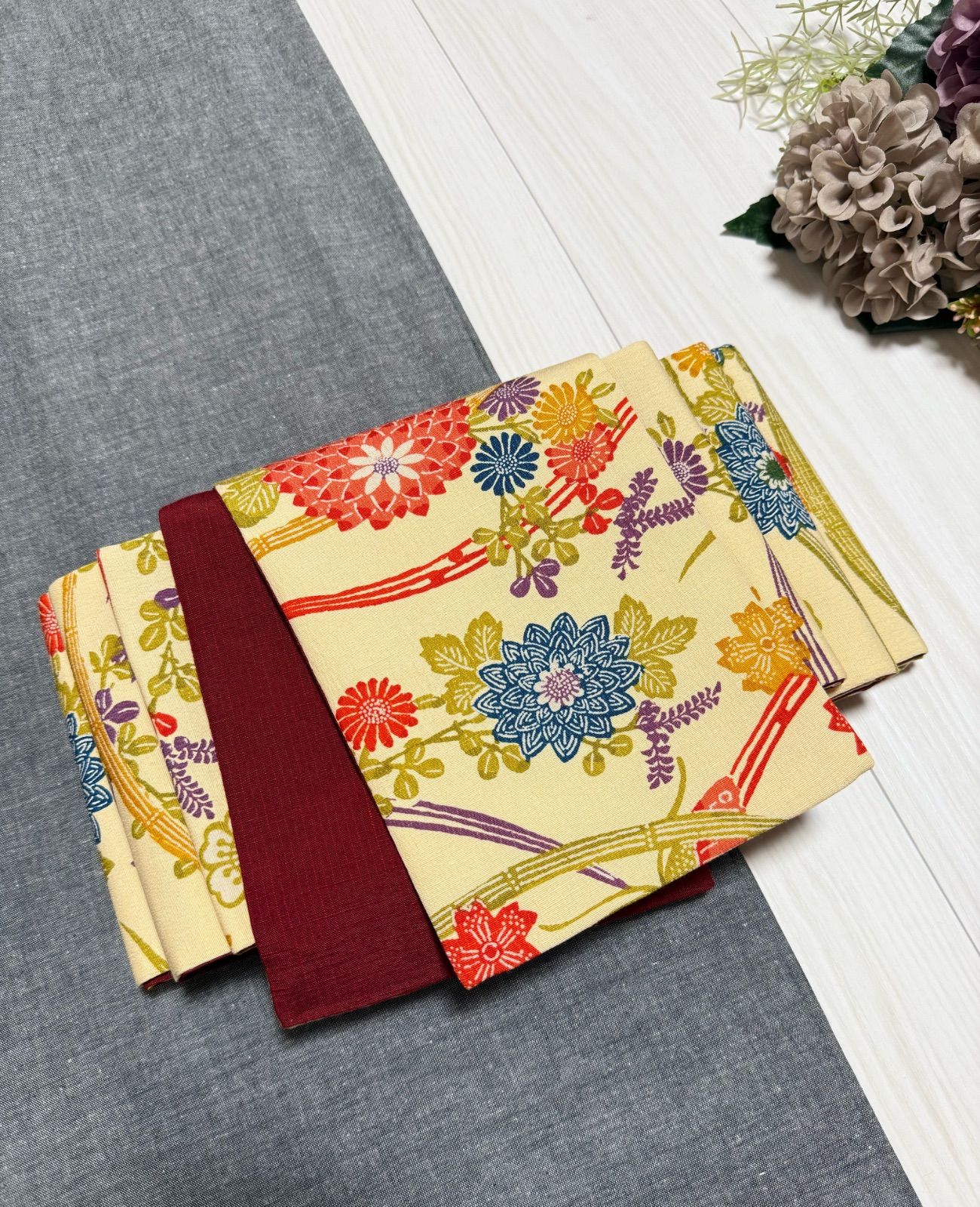 最後の一点 275号 半幅帯 紅型染め紬 生成り 深い赤紬 正絹 リバーシブル ︎同じ生地は2度と入荷しません 1点〜6点までの 商品 ︎