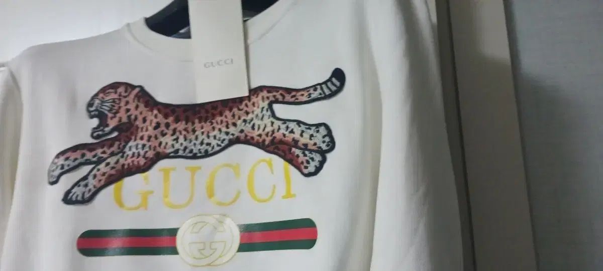 グッチ ヒョウ柄 プリント スウェット 白 - メルカリ