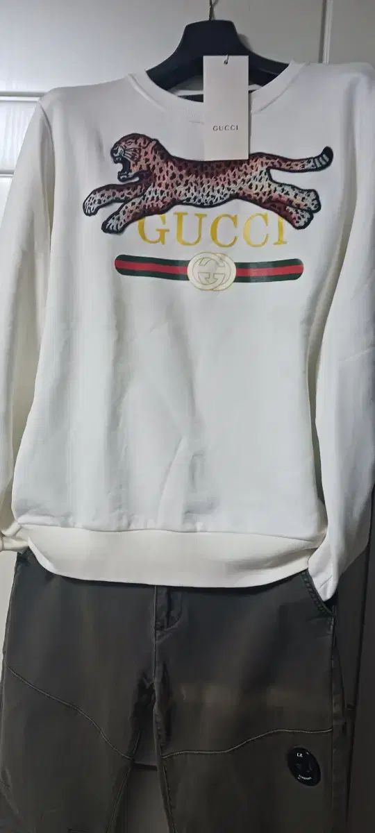 グッチ ヒョウ柄 プリント スウェット 白 - メルカリ