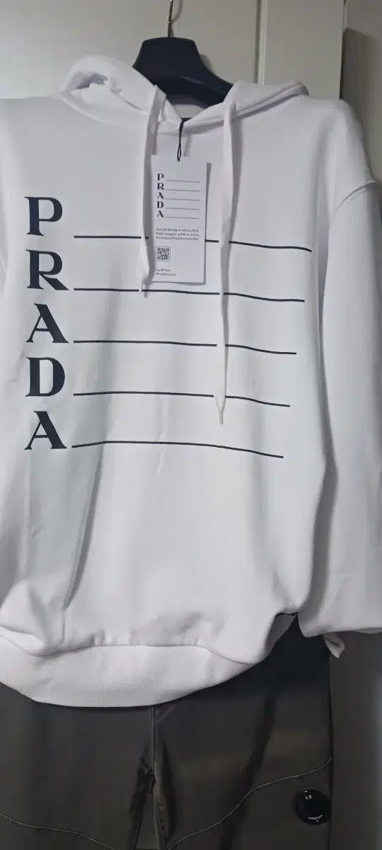 PRADA プラダ 白 ロゴ WHO フードTシャツ