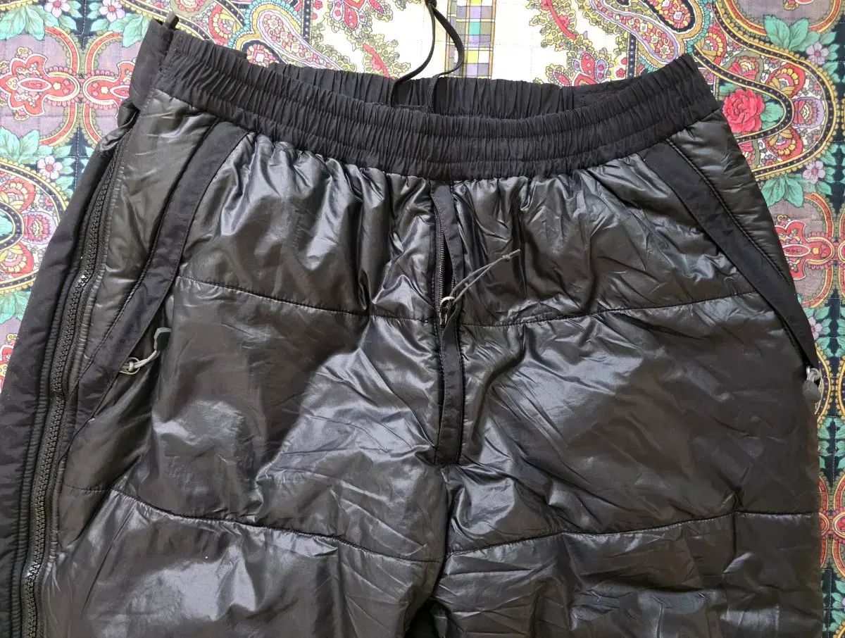 マウンテンハードウェア ダウン ズボン ブラック