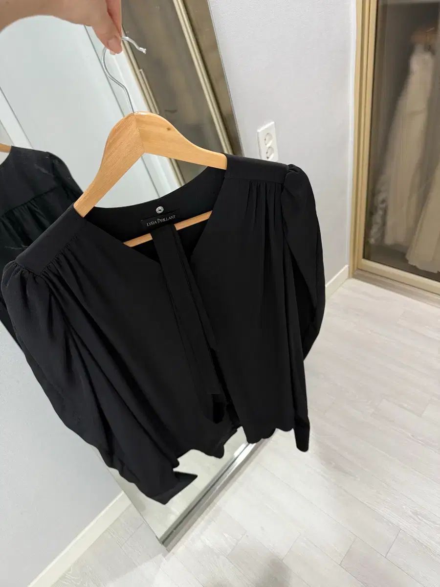 リーラブリアン Plie ブラウス ブラック