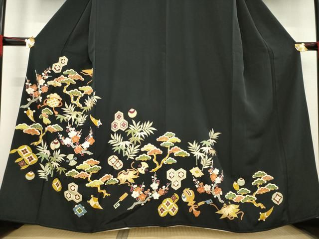 平和屋着物●豪華黒留袖　友禅　駒刺繍　松竹梅吉祥宝尽くし　金彩　正絹　逸品　AABD6693ck 平和屋着物○豪華黒留袖 友禅 駒刺繍 松竹梅吉祥宝尽くし 金彩 正絹