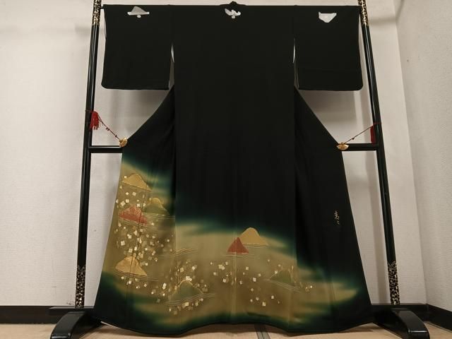 平和屋着物●京友禅の第一人者 松井青々 黒留袖 駒刺繍 重ね山文 金彩 正絹 ph