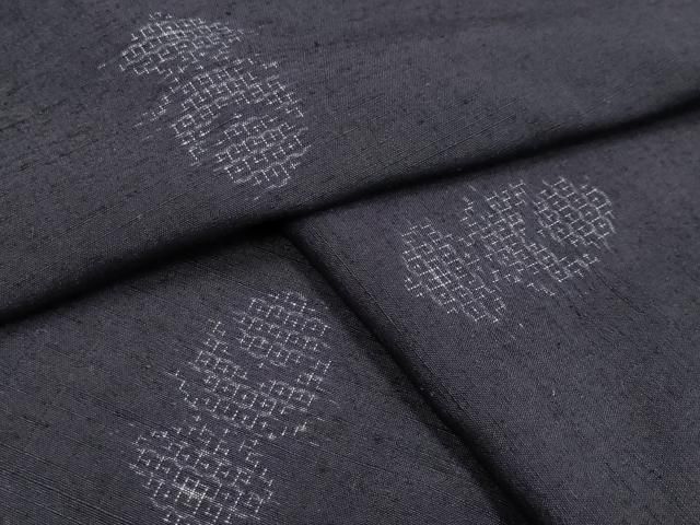 平和屋着物 結城紬 飛び亀甲柄 幾何学文 正絹 gh