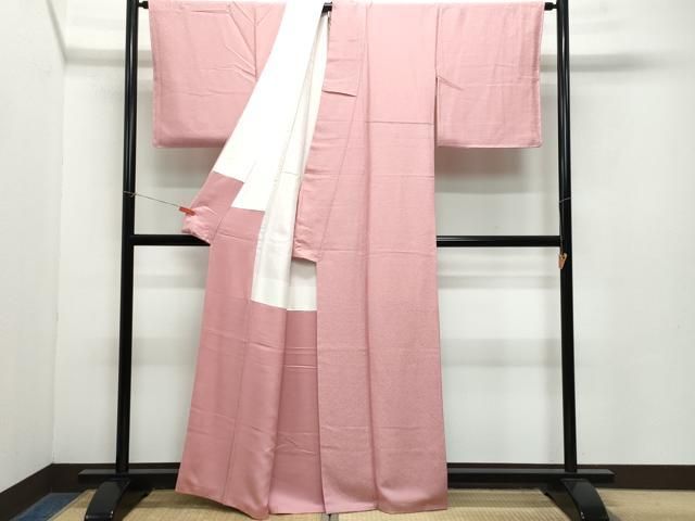 上質な色無地 花唐草地紋