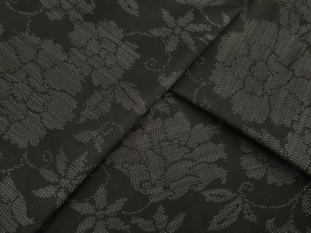 平和屋着物 本場大島紬 花唐草文 黒地 正絹 ck