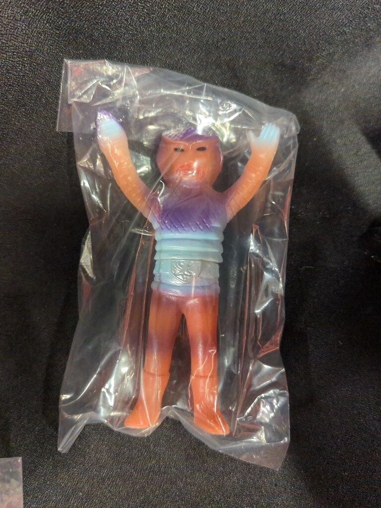 メディコム・トイ 東映レトロソフビコレクション コブラ男(新色蓄光)+