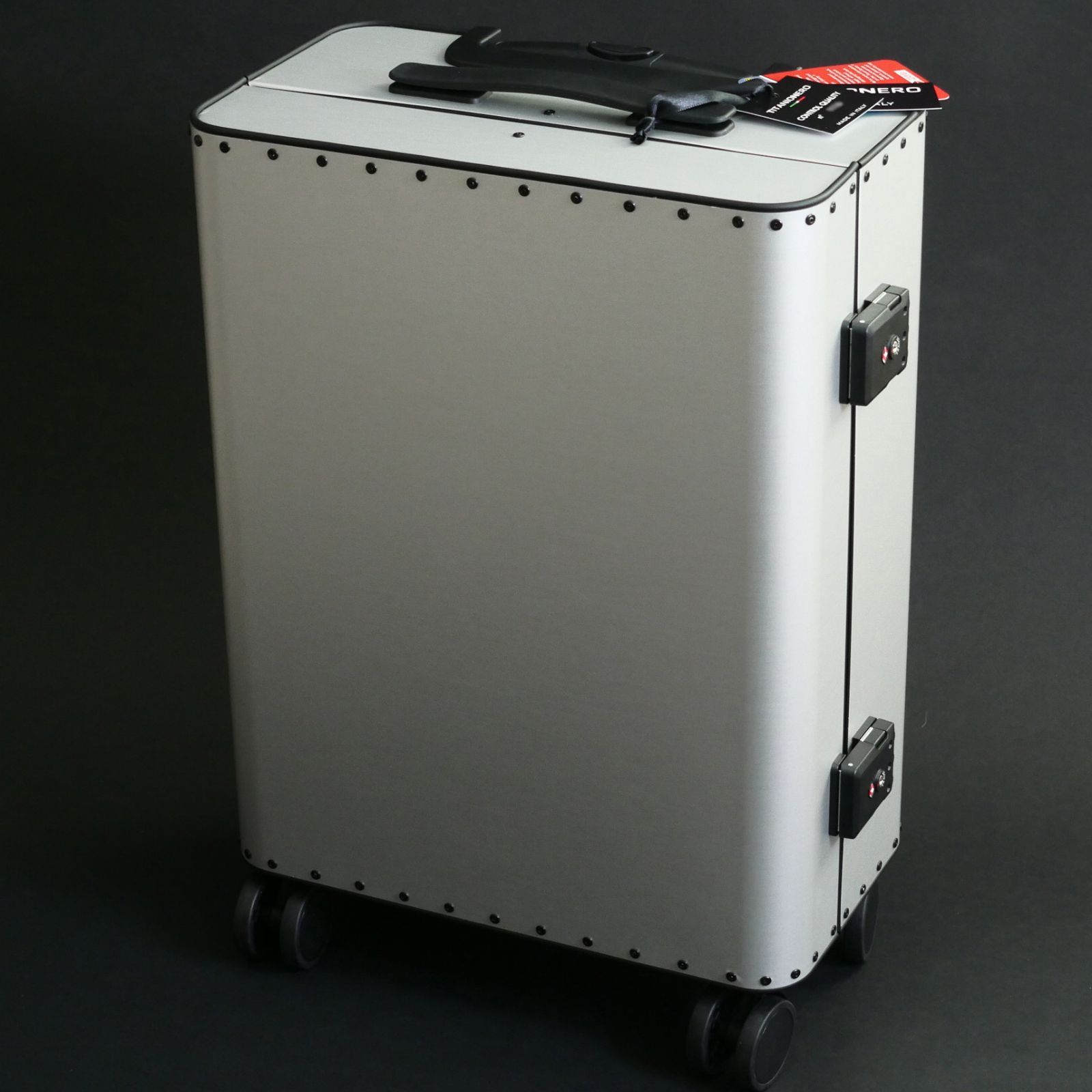 dt 169● 芸術●イタリア最高峰トロリースーツケース チタニオネロ●リモアを超える美しさ