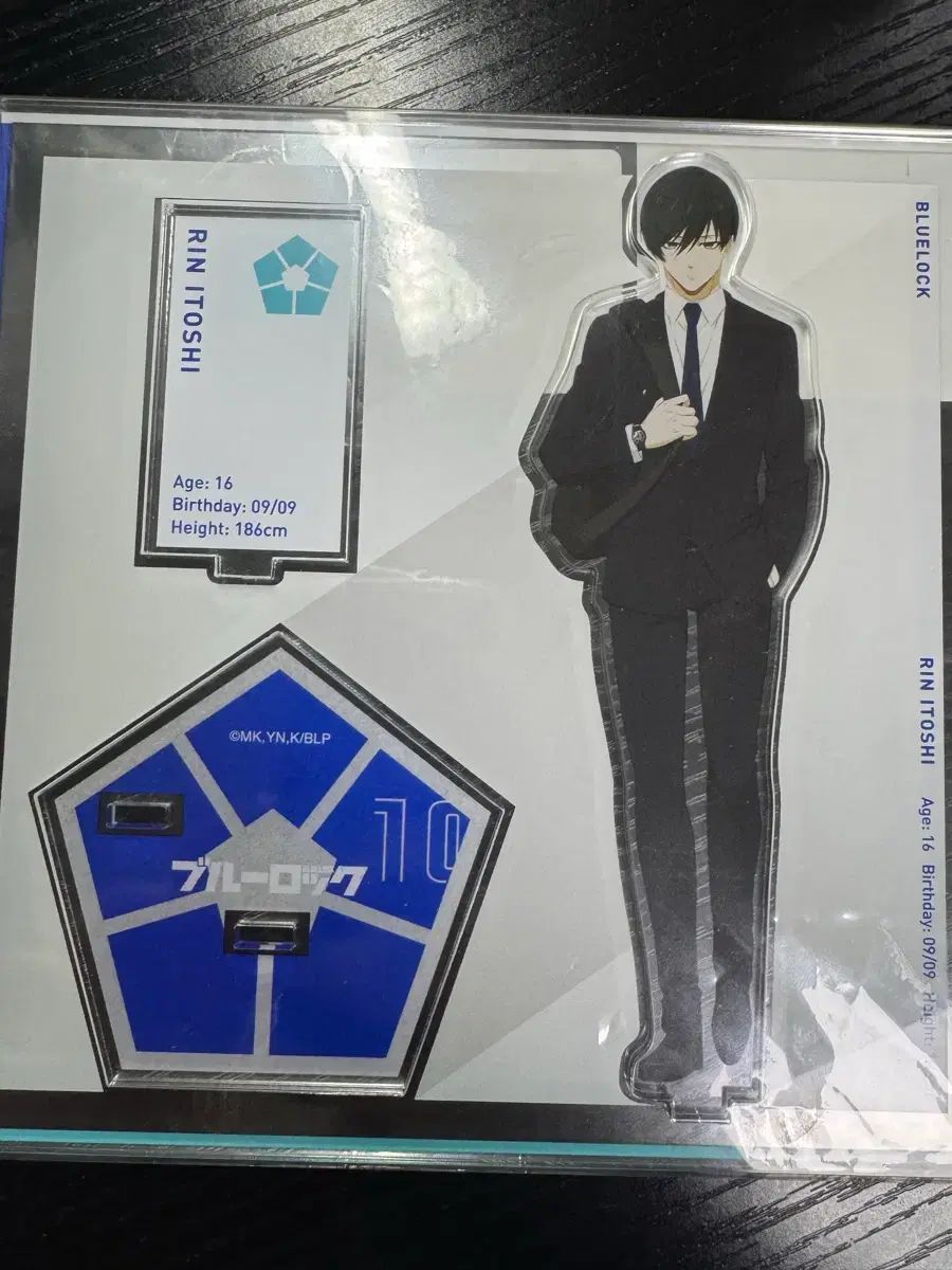 ブルーロック 糸師 凛 アクリルベース ヤード スタンド - メルカリ