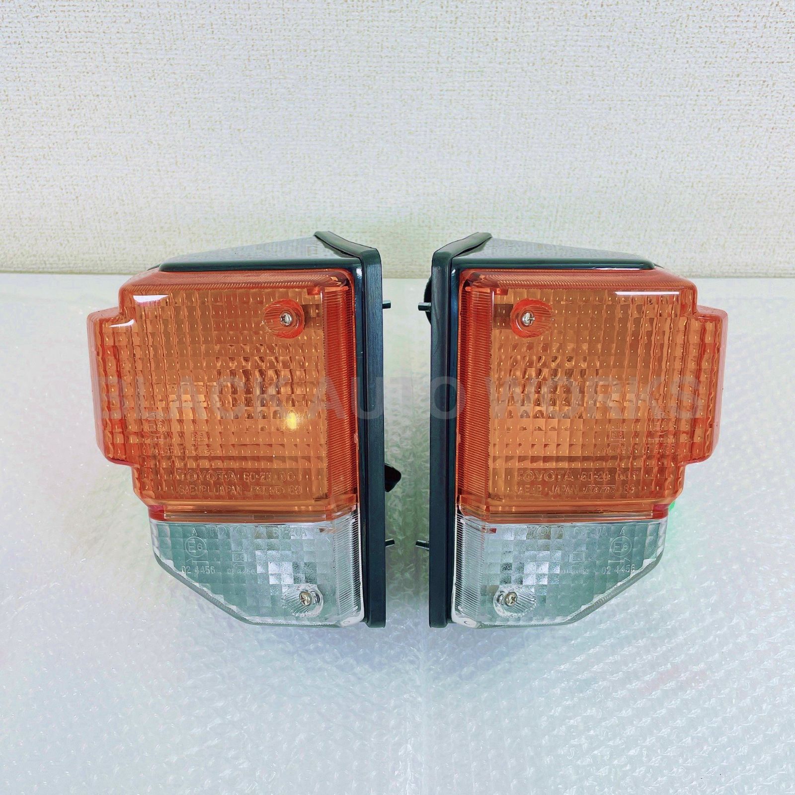 [純正品]ランドクルーザー70 後期　コーナーランプ　ウィンカー 2個セット トヨタ純正品】 ランクル70 前期 コーナー ランプ レンズ 左右セット