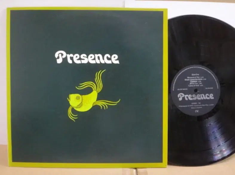 UK LP Presence ー 1976 年 早い Folk