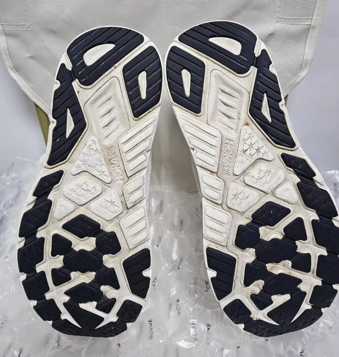 ONE ホカオネオネ