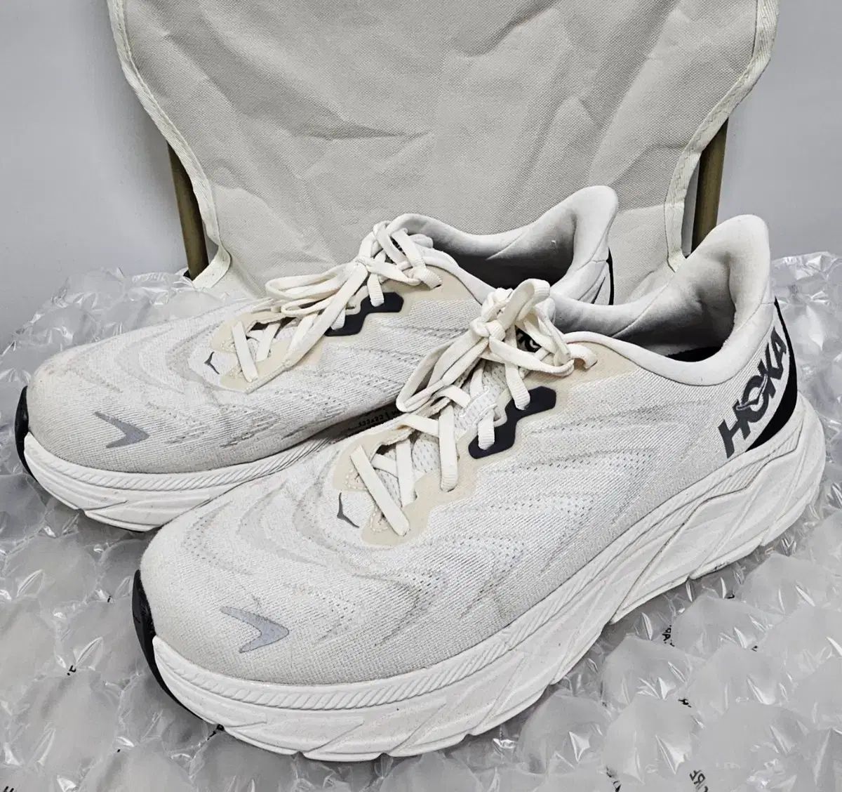 HOKA ONE ホカオネオネ アラヒ6 ランニングシューズ ワイド285