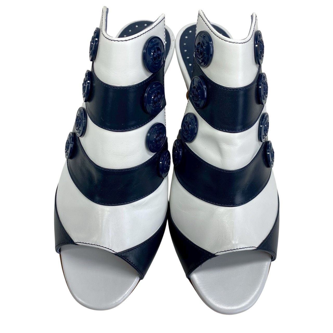 【美品•レア】MANOLO BLAHNIK マノロブラニクミュール サンダル マノロブラニク ブラック ミュール フラワーモチーフ 春待ち名品