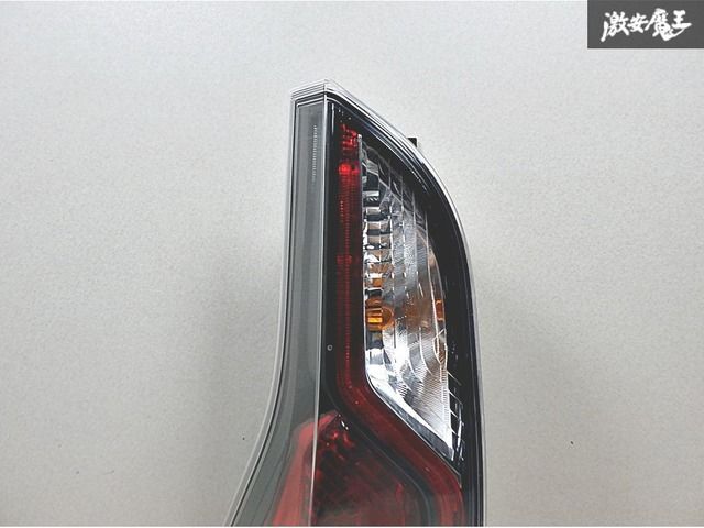 じゅん【美品】日産 C27 セレナ 前期 純正 右側テールランプ じゅん【美品】日産 C27 セレナ 前期 純正 右側テールランプ 2026年