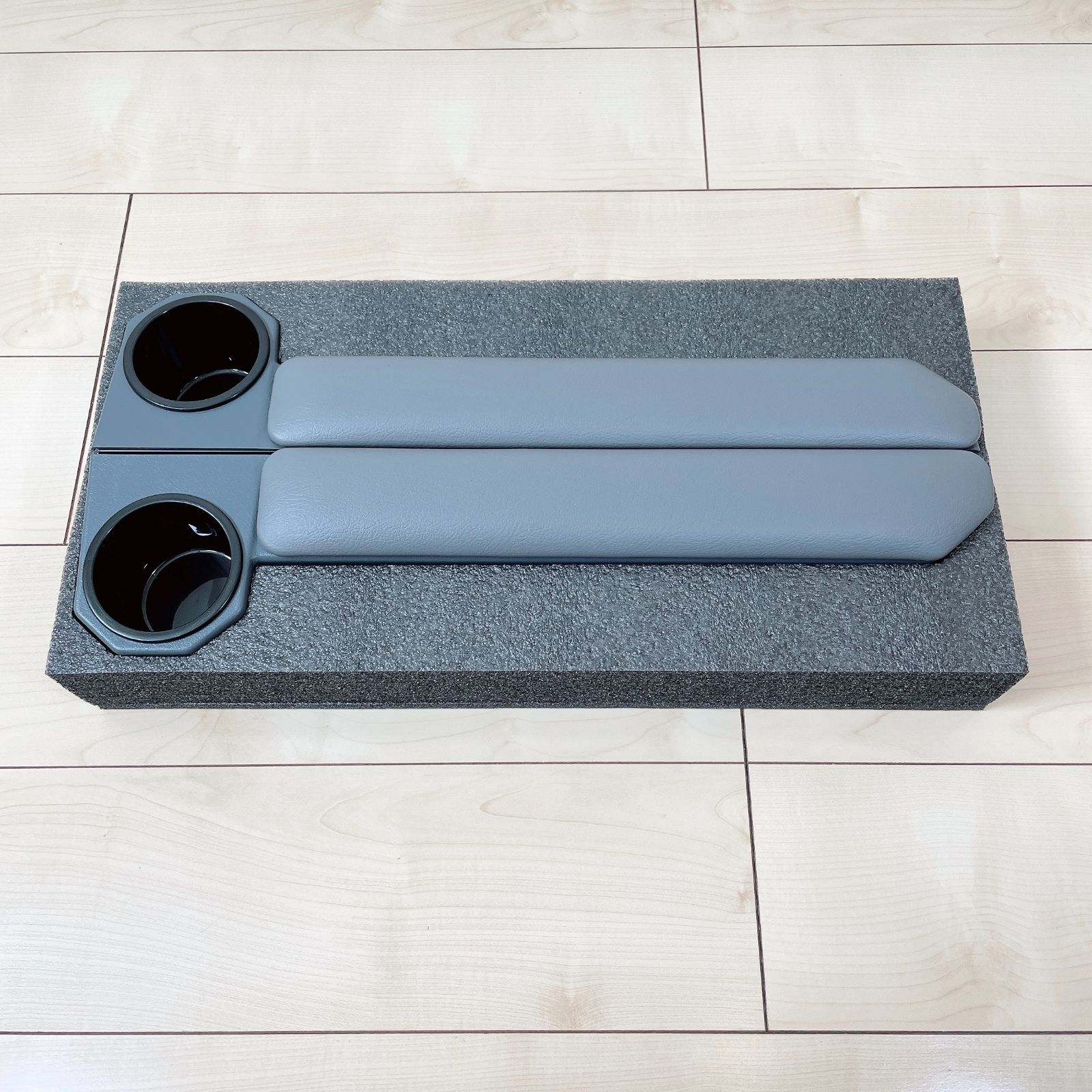 フロント】ランクル70 ワンストーン アームレスト グレー